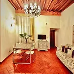Perfect Location In Center Apartmán