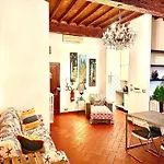 Perfect Location In Center Florencie