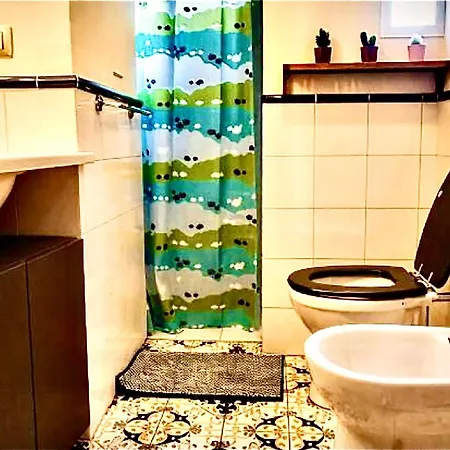 Perfect Location In Center Апартаменты *
